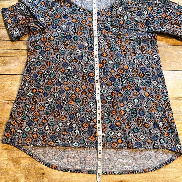 LuLaRoe Lynnae Aztec Print Long Sleeve Tee XL - Picture 4 of 10
